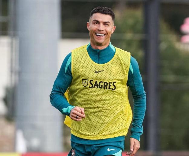 开云官网-C罗重返赛场，出色发挥首场状态出色，西班牙队观众沸腾！气势如虹延续的简单介绍