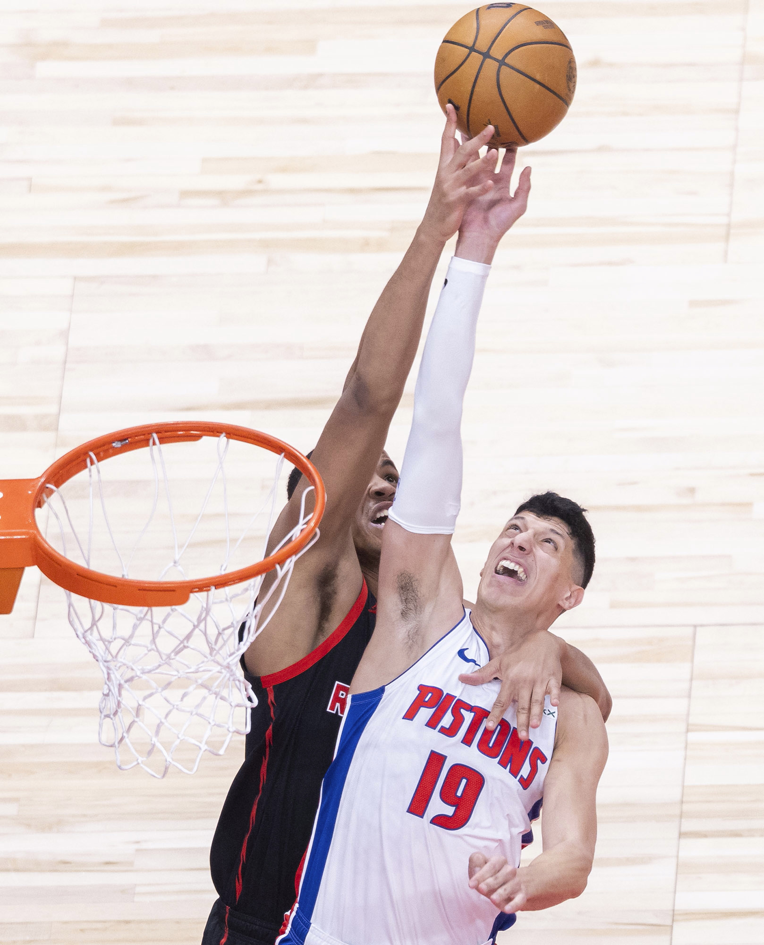 今晨体能课后，多伦多猛龙遗憾出局备战德国杯，气氛紧张，细节决定成败(新世界狂欢布儡是1还是0)