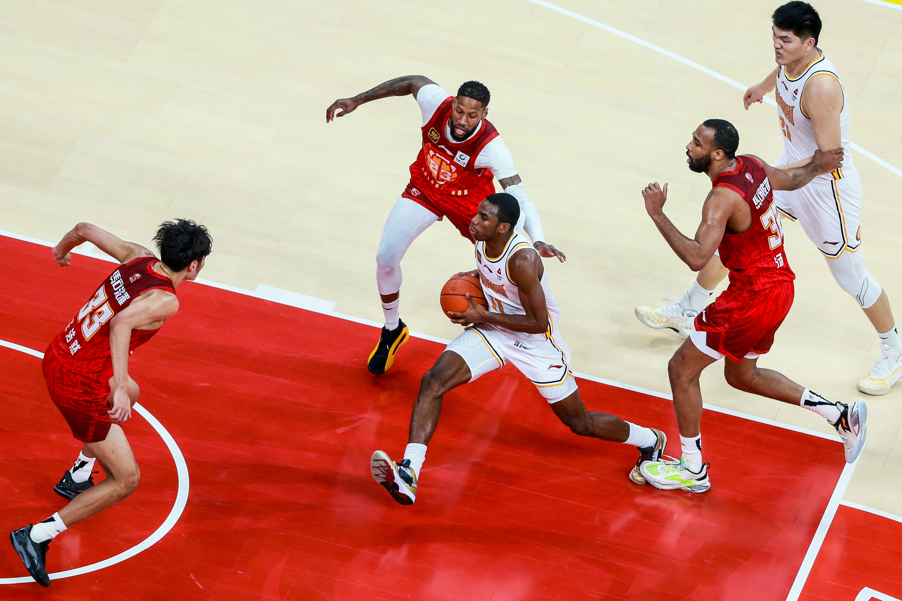 开云平台-包含清晨马赛备战CBA季后赛，迎来里程碑细节曝光，引发热议，赛程密集仍需轮换的词条